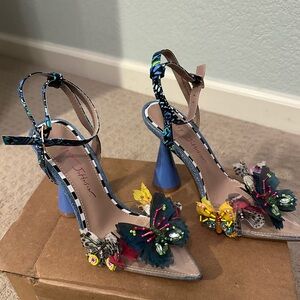 Betsey Johnson Nadya Closed Tor Butterfly Embellished Pumps size 5.5